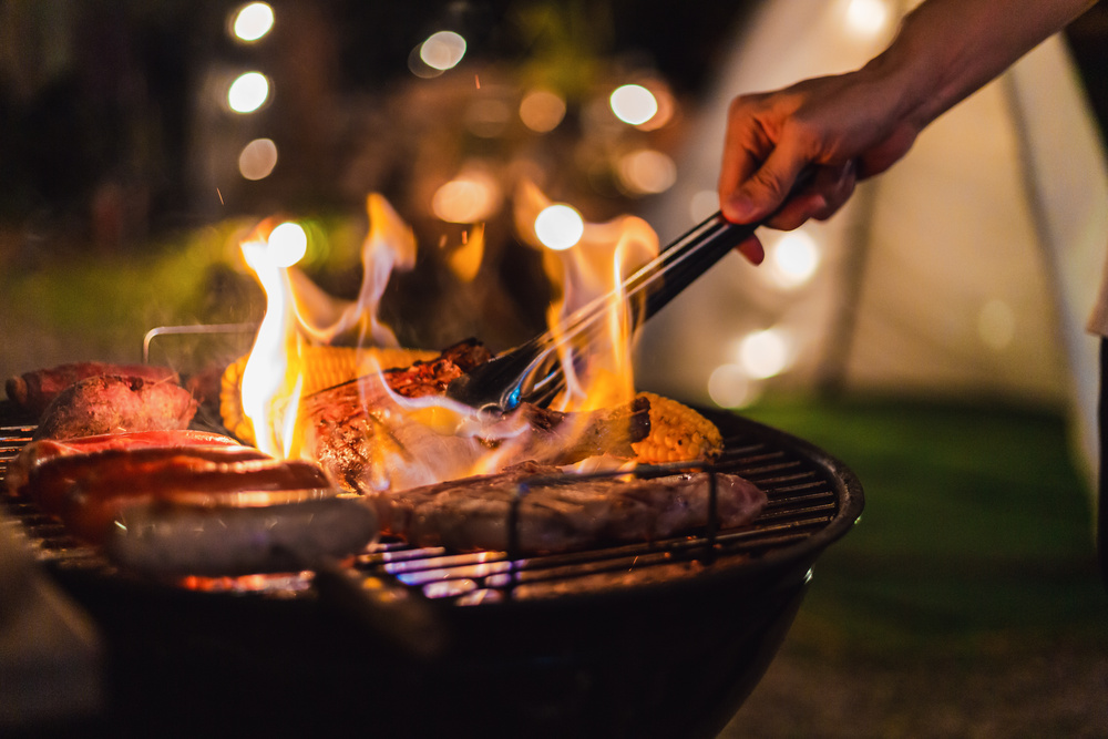 Les Secrets d'un Barbecue Réussi : Savoir-faire et Convivialité au Grill